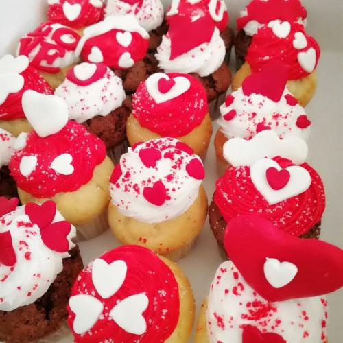 Cupcakes anniversaire cupcakes cupcake personnalise theme coeur amour saintvalentin