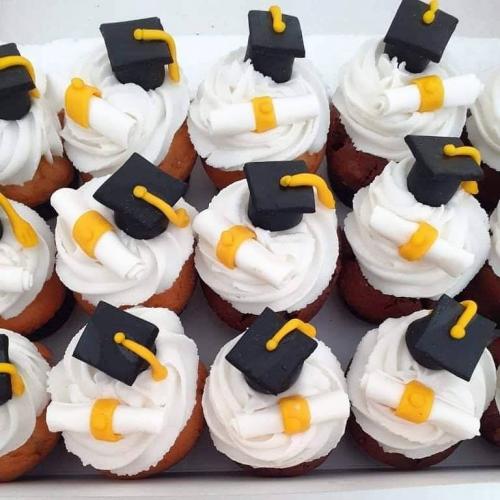 Cupcakes anniversaire cupcakes cupcake personnalise theme diplome congrats