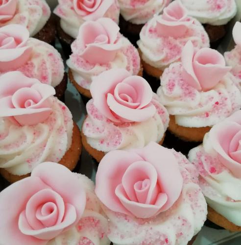 Cupcakes anniversaire cupcakes cupcake personnalise theme fleurs rose