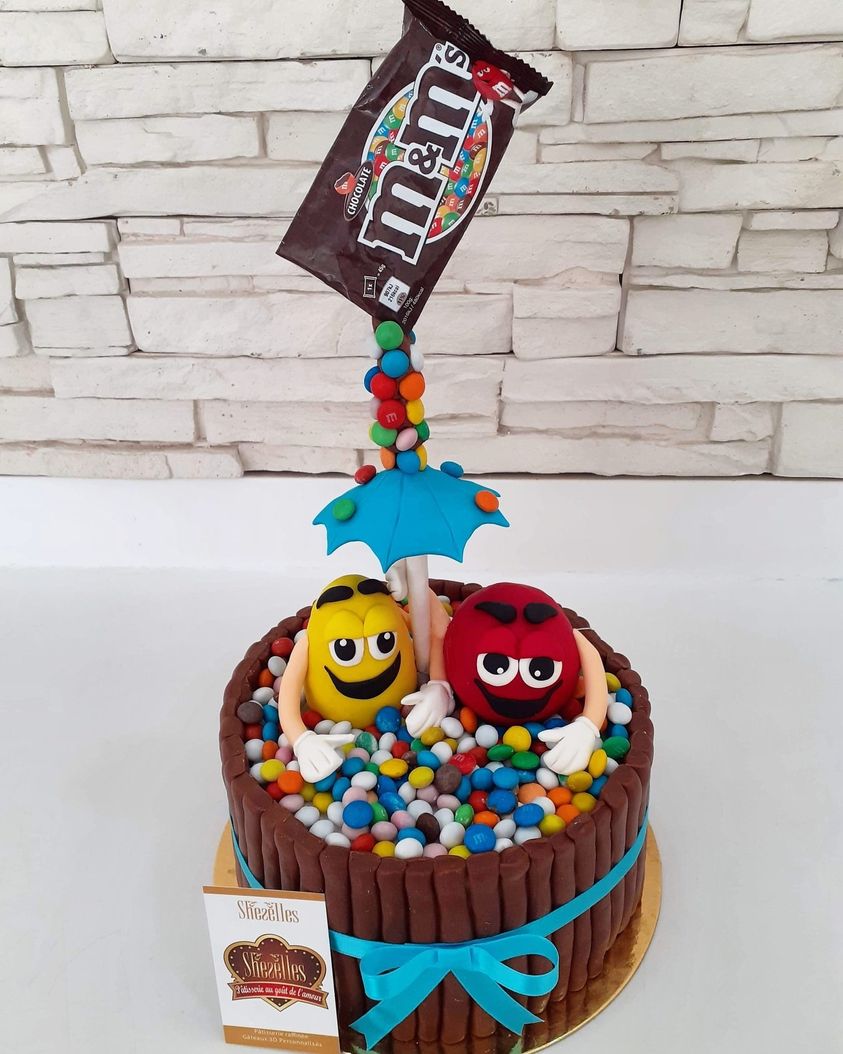 Pâtisserie Sheselles - Gâteau d'anniversaire personnalisé thème Super Mario.  Joyeux anniversaire à Omar. Commandez votre gâteau d'anniversaire au moins  une semaine à l'avance. Infos par message privé ou par téléphone 70 851