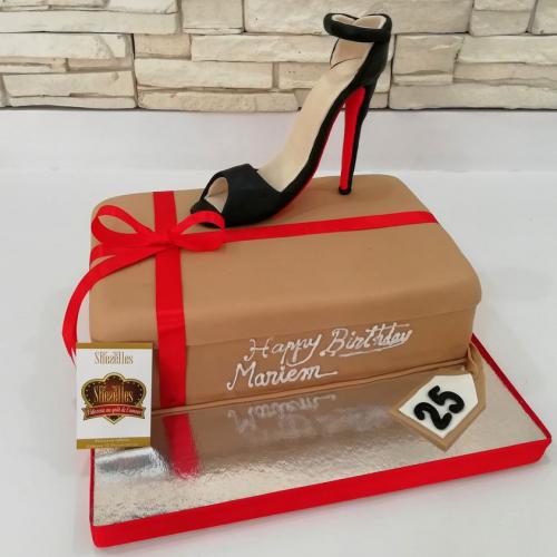 Gâteau pour femme chic luxe maquillage femme gâteau saint valentin femme love amour dior lv ysl luxe