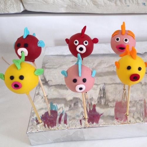 Cakepops pops gateau cakepops anniversaire personnalise theme Poissons 
