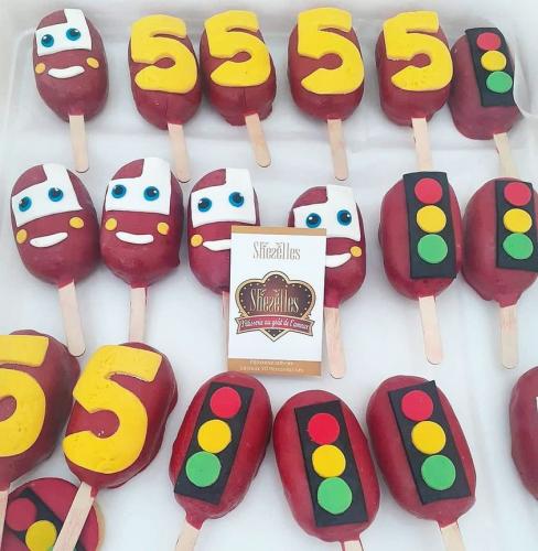 Cakepops pops gateau cakepops anniversaire personnalise theme cars flash mcqueen 
