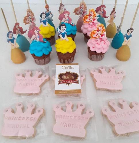 Cakepops pops gateau cakepops anniversaire personnalise theme couronne princesse 