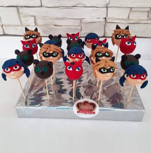 Cakepops pops gateau cakepops anniversaire personnalise theme miraculous 