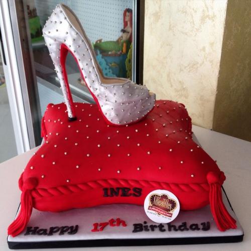 Gâteau anniversaire chaussure femme luxe cristian dior louisV LV YSL gâteau Chic Luxe