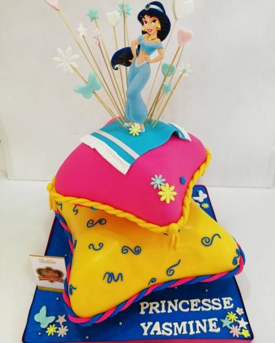 Gâteau anniversaire princesse Disney gâteau couronne princesse Disney Sofia Blanche Neige Belle Jasmine