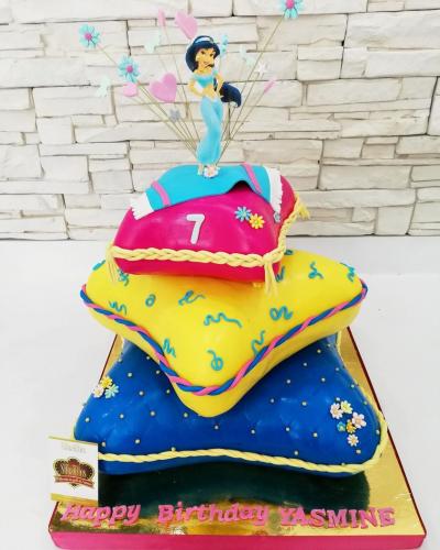 Gâteau anniversaire princesse Disney gâteau couronne princesse Disney Sofia Blanche Neige Belle Jasmine