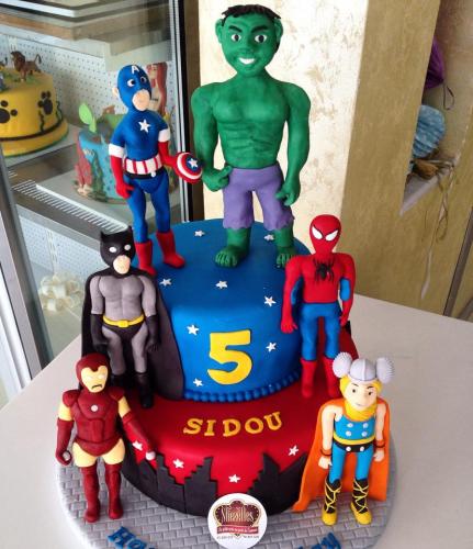 Gâteau anniversaire super héros Marvels Spiderman Batman Hulk Iron man Captain America